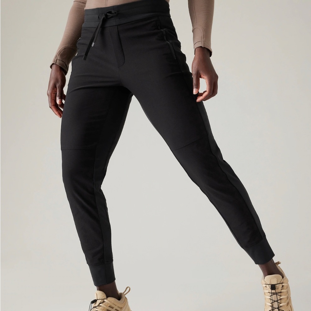 NWOT Athleta Headlands Hybrid Trek Jogger - Black
